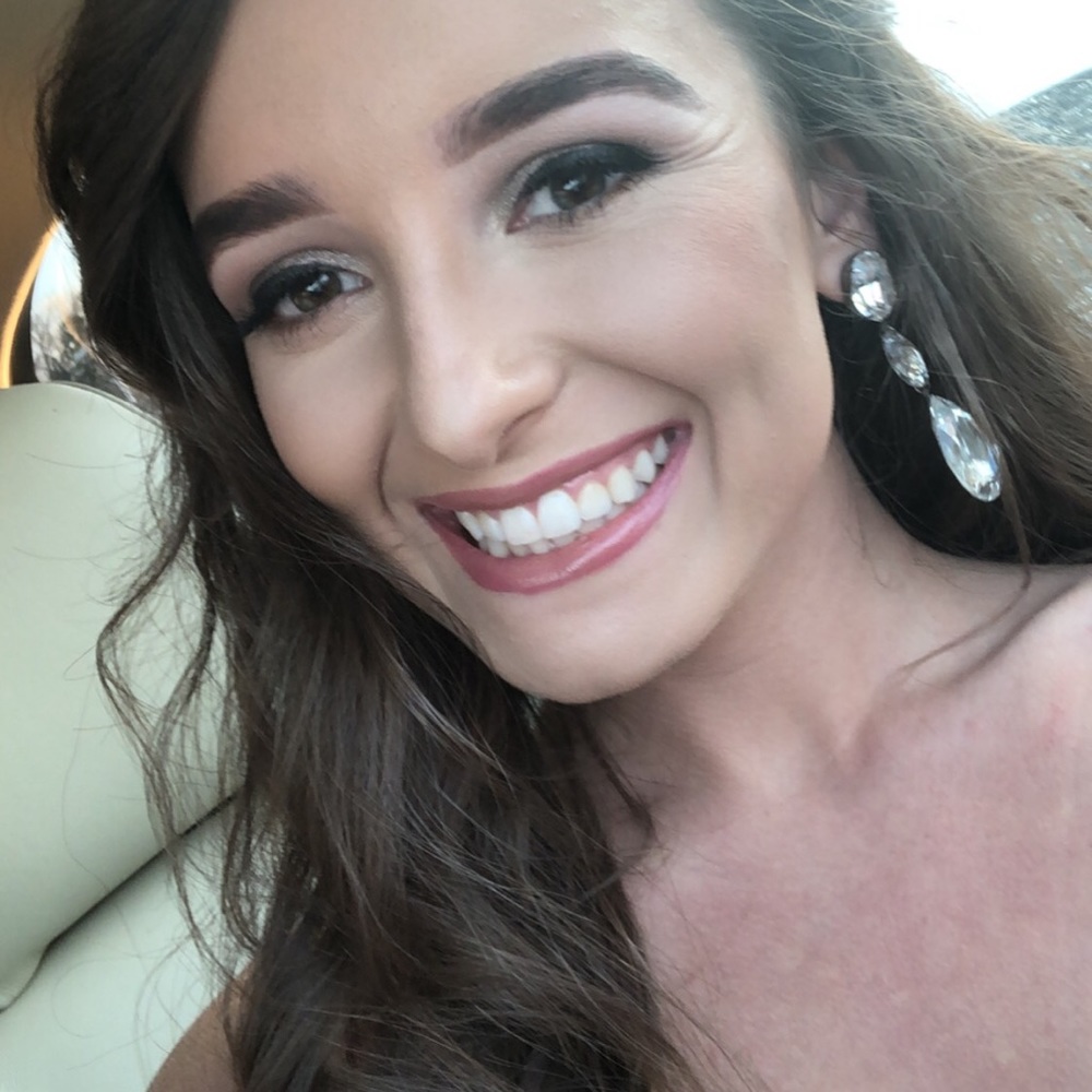 Meet your Posher, Emilee